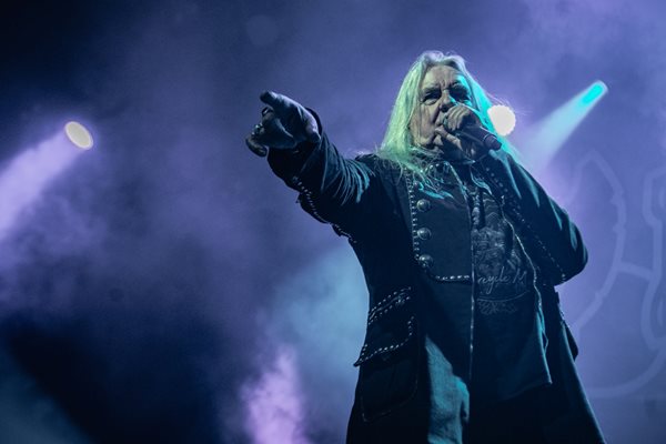 3. Saxon @ 013 5
