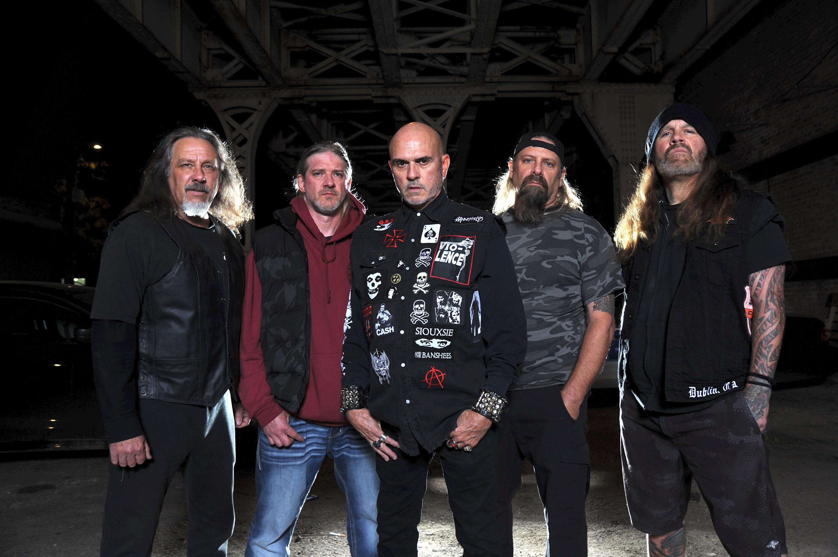 VIO LENCE © Gene Ambo