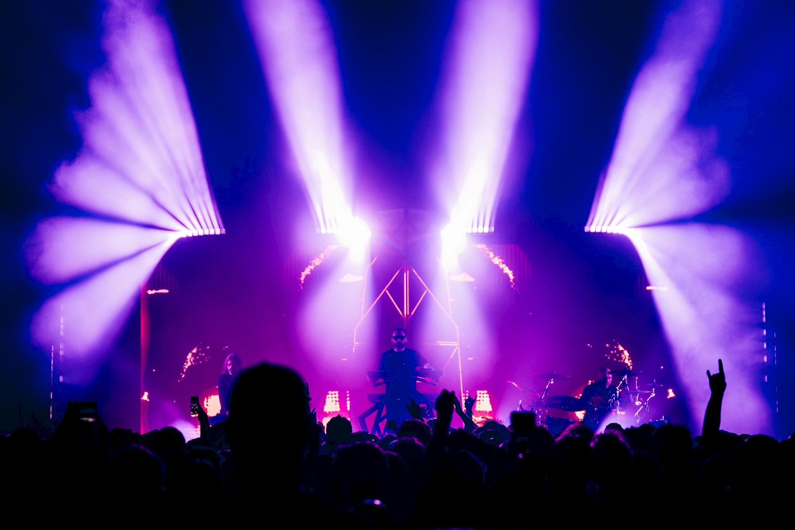 1 Carpenter Brut Istvan Bruggen (1 Van 1) 17 (5)