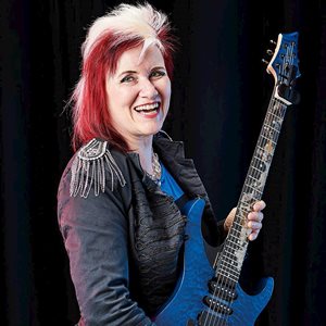 JENNIFER BATTEN Vierkant