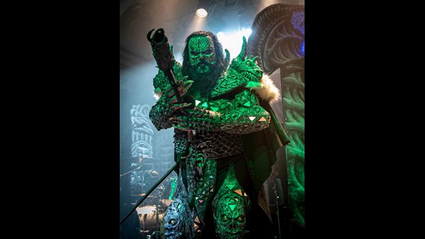 Mr. Lordi aan het kanon