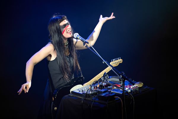 Lili Refrain © Theo De Rycke 1 Min