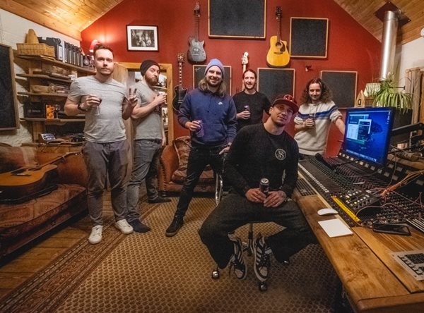 Alestorm - Foto: Elliot Vernon