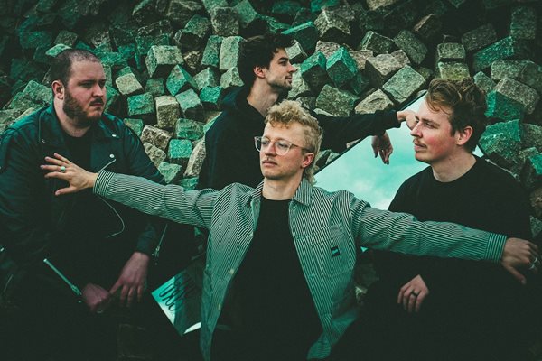 L'itch Colour Horizontal Picture 1 ©Mats Verschueren