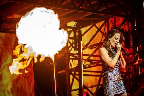 Simone Simons Min