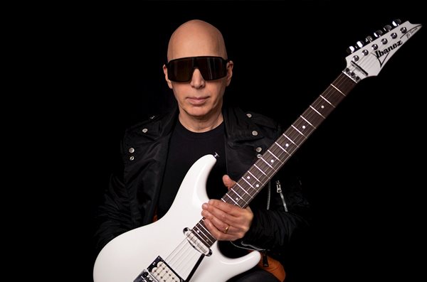 Joe Satriani © Earmusic