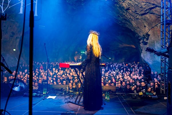 PF 25 01 091 12 MYRKUR By Carsten Brand