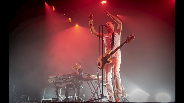 BRYAN ADAMS 5