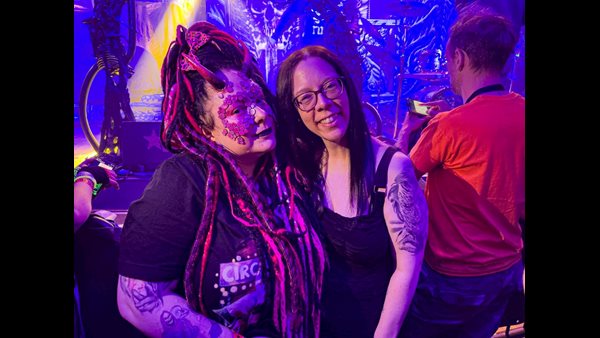 Fans amuseren zich rot