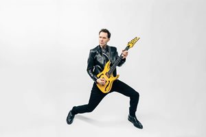 Paul Gilbert Featured
