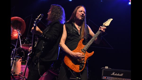 Winger 2