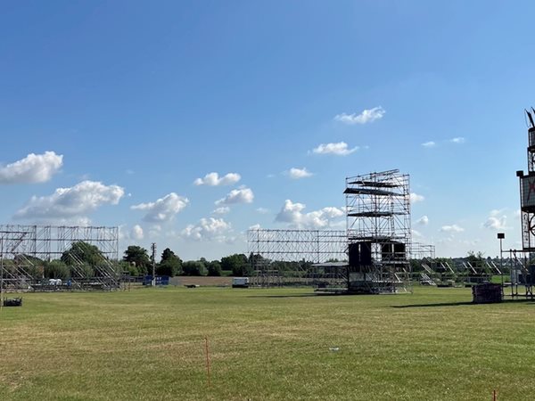 Hier komt de Prison Stage
